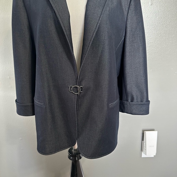 Tahari women’s 18 two-piece blazer and skirt set jacket, rolled cuffed sleeve - Picture 3 of 16